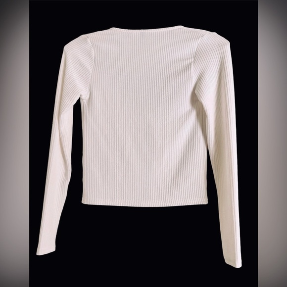 🏷️3 for $30 sale!🏷️ 🆕NWOT Women’s H & M cream colored open tie cardigan. - Picture 3 of 9